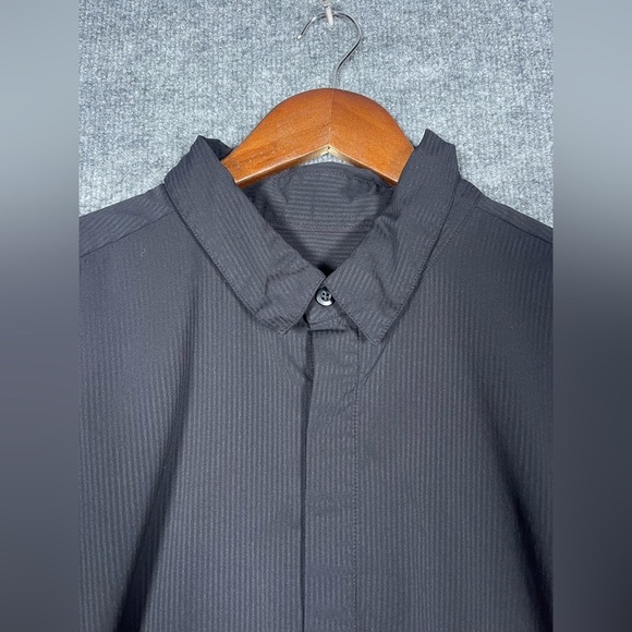 Lululemon Men’s Size XL Black Stripe Performance Stretch Long Sleeve Button Down - Picture 4 of 13
